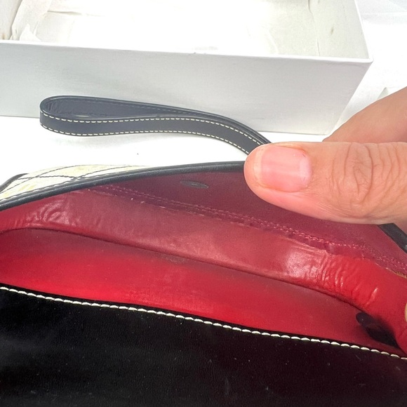Dooney & Bourke Wristlet Vintage - Picture 16 of 16
